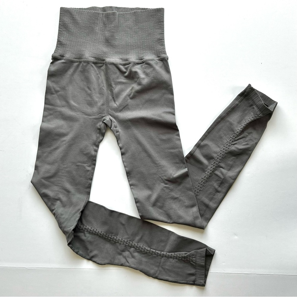 🍒NWOT Free People Movement Good Karma Leggings. Dark Gray. Size: XS/S - Picture 2 of 9